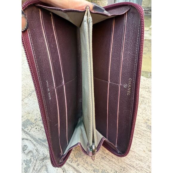 CHANEL CAMELLIA PURPLE LEATHER LONG ZIPPY WALLET - Picture 3 of 8